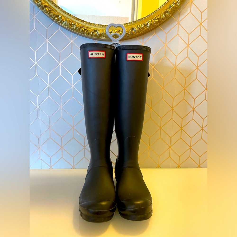 👢 Hunter Classic Black Tall Rain Boots - Size 8 👢